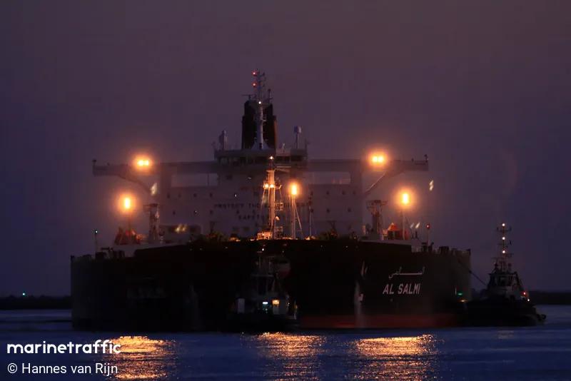 ދުބާއީ ޕޯޓު ސަރަހައްދުން ހަމަލާ އަމާޒުވީ ކުވެއިތުގެ ގައުމީ ތެޔޮ ކުންފުނީގެ ޓޭންކަރަކަށް: ޓޭންކަރު އޮތީ ފުލްކޮށް ތެޔޮ ބަރުކޮށްފައި!