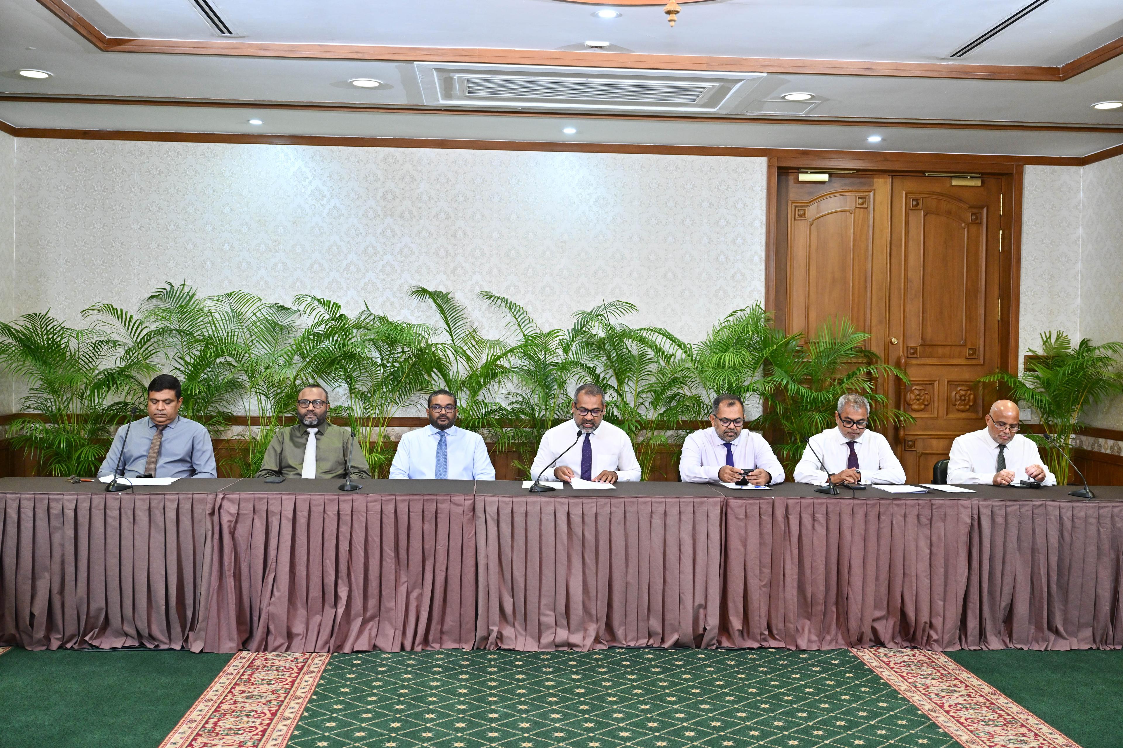 ރައީސްގެ އިރުޝާދުފުޅަކީ ތެލުގެ ސަޕްލައި ޑައިވާސިފައިކުރުން، އަންނަ މަހު ކުރީކޮޅު ސިންގަޕޫރުން ތެޔޮ ޝިޕްމެންޓެއް އަންނާނެ!