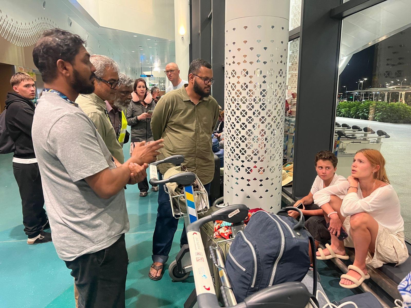 މެދުއިރުމަތީގެ ހަނގުރާމަ: ރާއްޖޭއިން ނުފުރި ތާށިވެފައި ތިބި ފަތުރުވެރިންނަށް ވިސާގެ މުއްދަތު އިތުރުކޮށްދޭން ނިންމައިފި