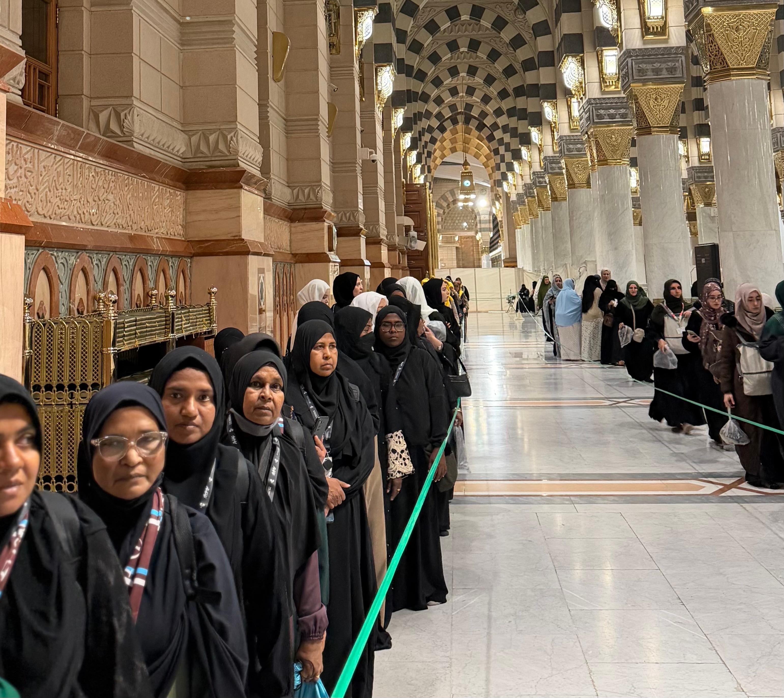 ދަތުރުވެރިޔާގެ ހުރިހާ އުމްރާވެރިންނަށްވެސް ކާމިޔާބުކަމާއެކު "ރައުޟާ" އަށް ވަދެވުނު