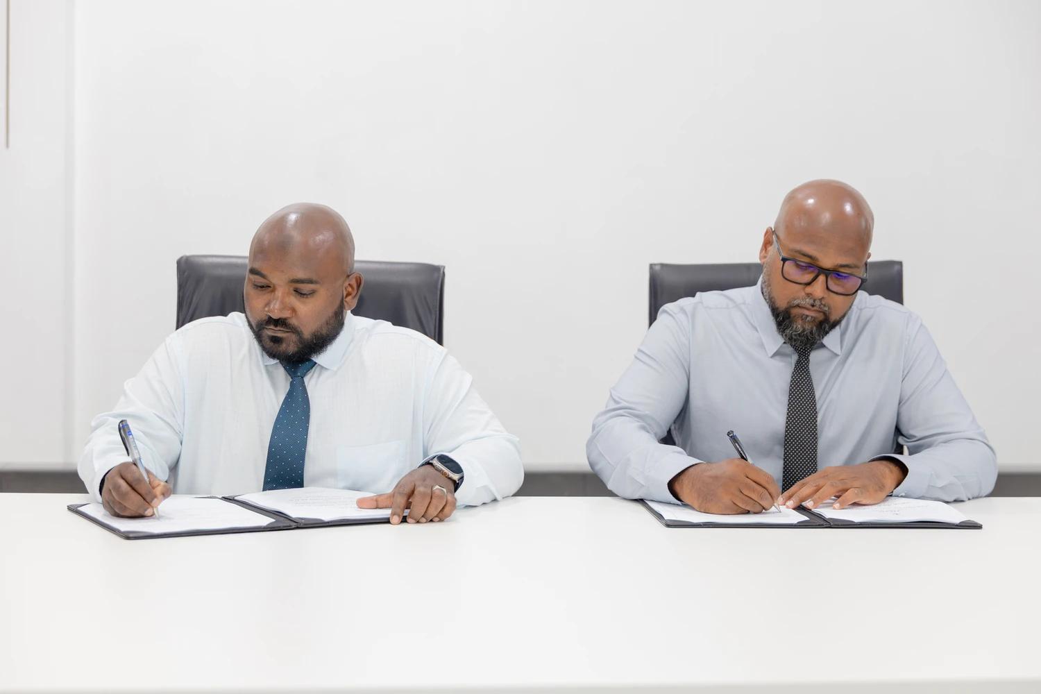 ވެޓް މާކެޓް ކޮމްޕްލެކްސް ތަރައްޤީކުރުމުގެ މަޝްރޫޢުގެ އެއްބަސްވުމުގައި ސޮއިކޮށްފި