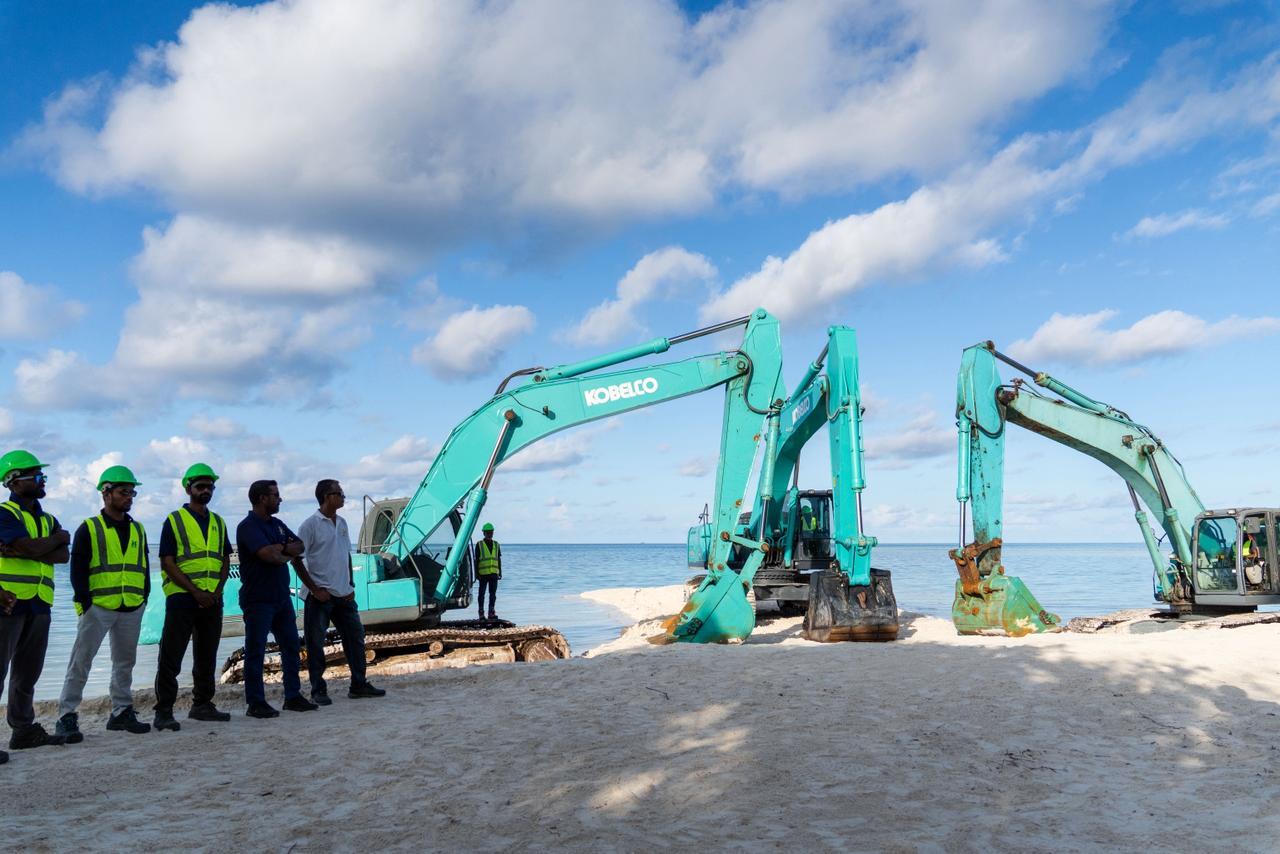 ރަތަފަންދޫ ބަނދަރު ތަރައްޤީކުރުމުގެ މަޝްރޫޢުގެ ޢަމަލީ މަސައްކަތް ފަށައިފި