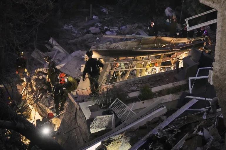 އިރާނުގެ ރޮކެޓު ހަމަލާގައި ބިމާހަމަކޮށްލި އިޒްރޭލުގެ އިމާރާތުގެ ދަށުގައި ގިނަ ޔަހޫދީންތަކެއް ތާށިވެފައި!