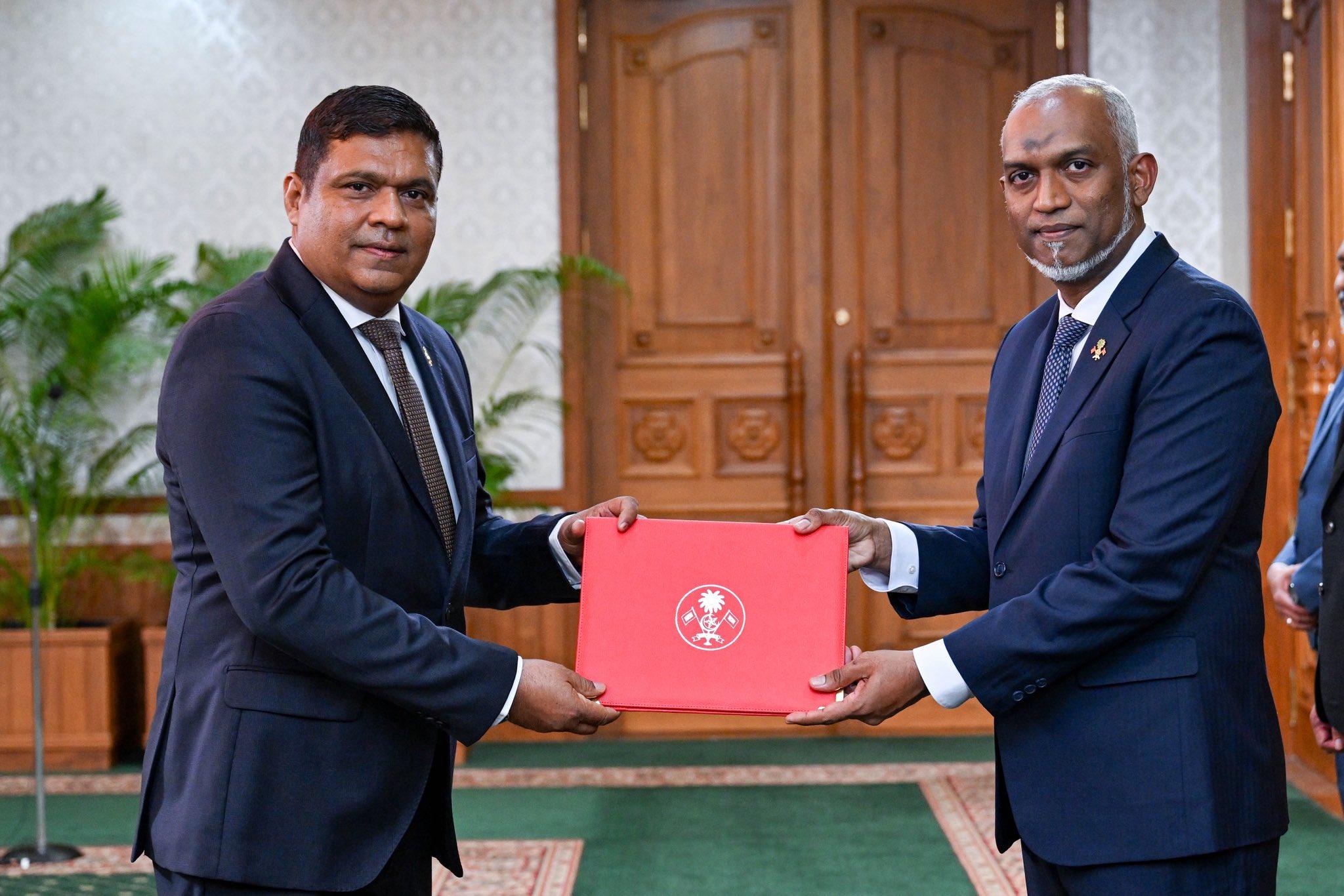 ސިވިލް އޭވިއޭޝަނާއި ޓޫރިޒަމް އެއްކޮލައި މިނިސްޓަރަކަށް އަމީން!