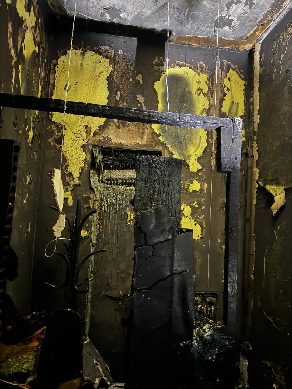 ހުރާ ގެއެއްގައި ރޯވެ، ބޭނުން ނުކުރެވޭ ވަރަށް އަނދައިފި