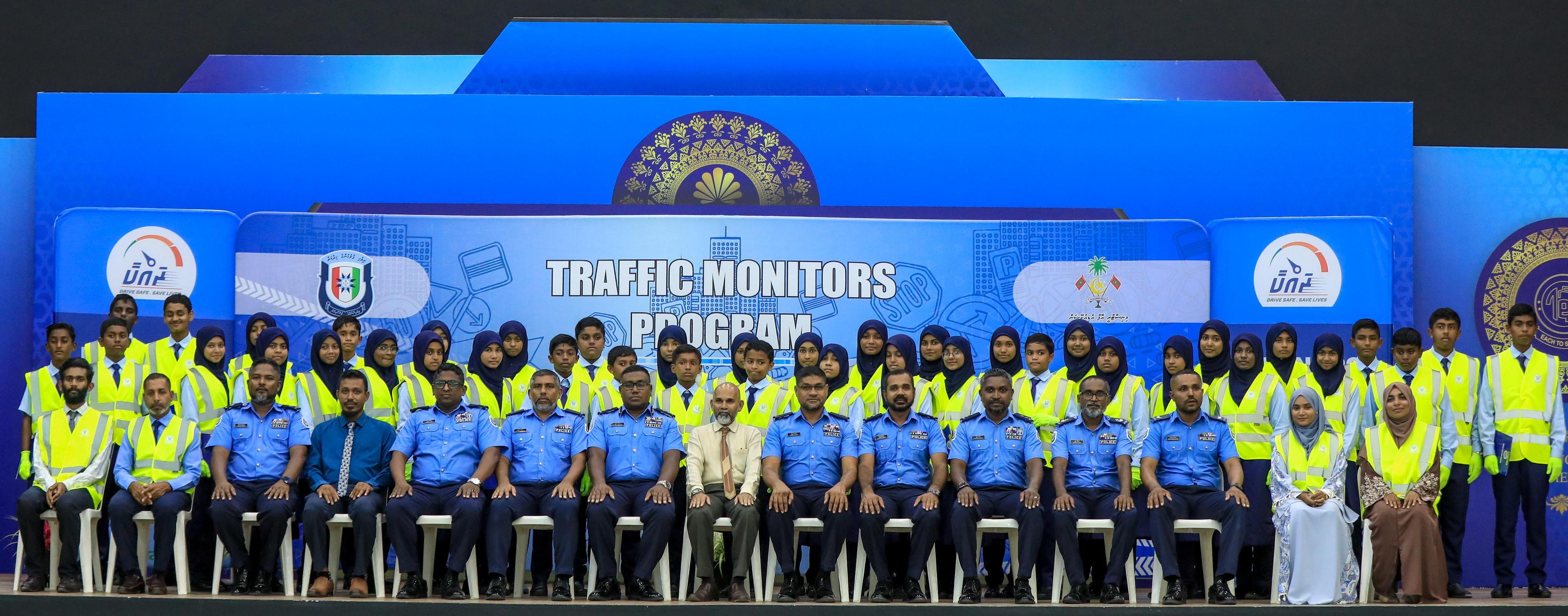 ރ. އަތޮޅު ތައުލީމީ މަރުކަޒުގެ ޓްރެފިކް މޮނިޓަރސް ޕްރޮގްރާމް ނިންމައި 40 ދަރިވަރަކަށް ސެޓްފިކެޓް ދީފި