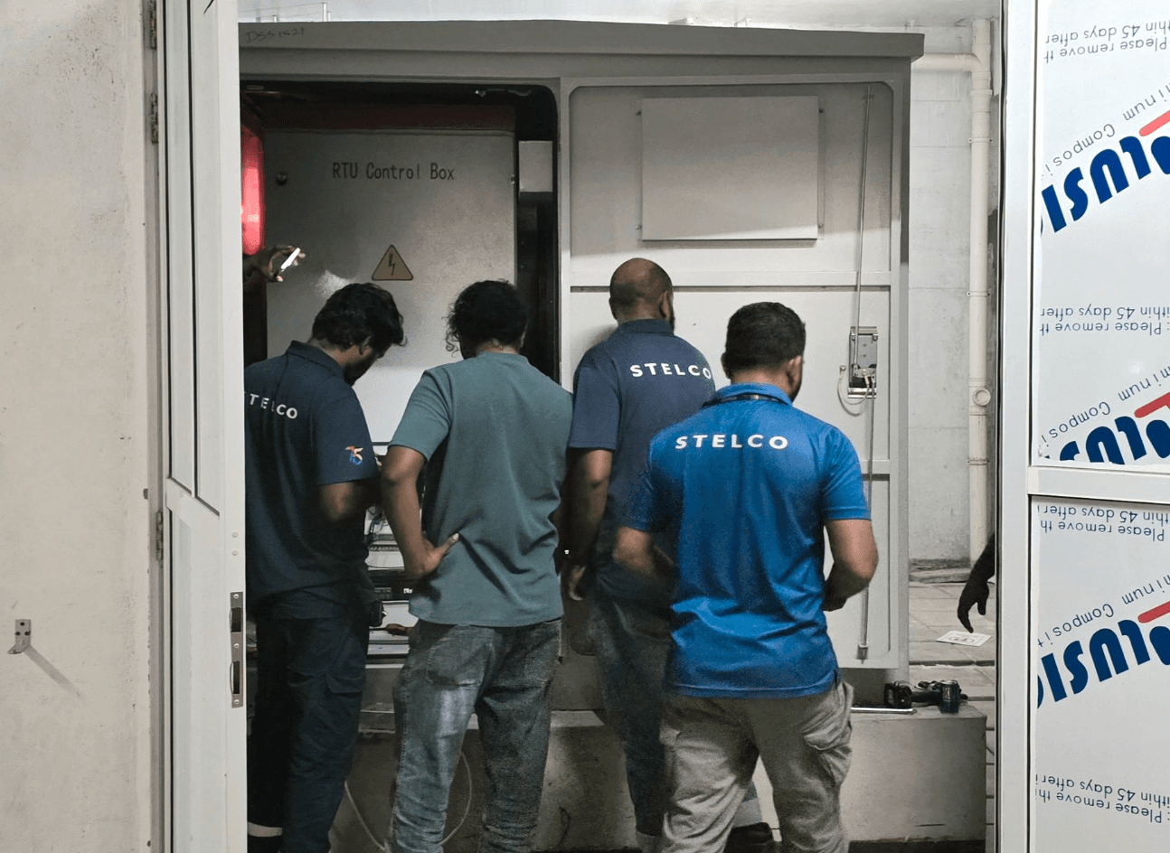 ފޭސް ދޭކުން އިއްޔެ ކަރަންޓު ކެނޑުނީ މައި ހަތަރު ކޭބަލްގެ ތެރެއިން ކޭބަލަކަށް ގެއްލުންވެގެން، ބެލެވެނީ ކޮނުމުގެ މަސައްކަތެއްގެ ތެރެއިން ކަމަށް!