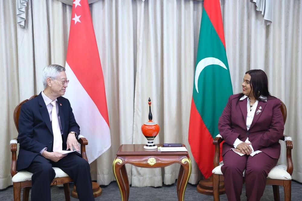 މިނިސްޓަރ އިރުތިޝާމްގެ އަރިހަށް ސިންގަޕޫރުގެ ސަފީރު ވަދާޢީ ޒިޔާރަތެއް ކުރައްވައިފި