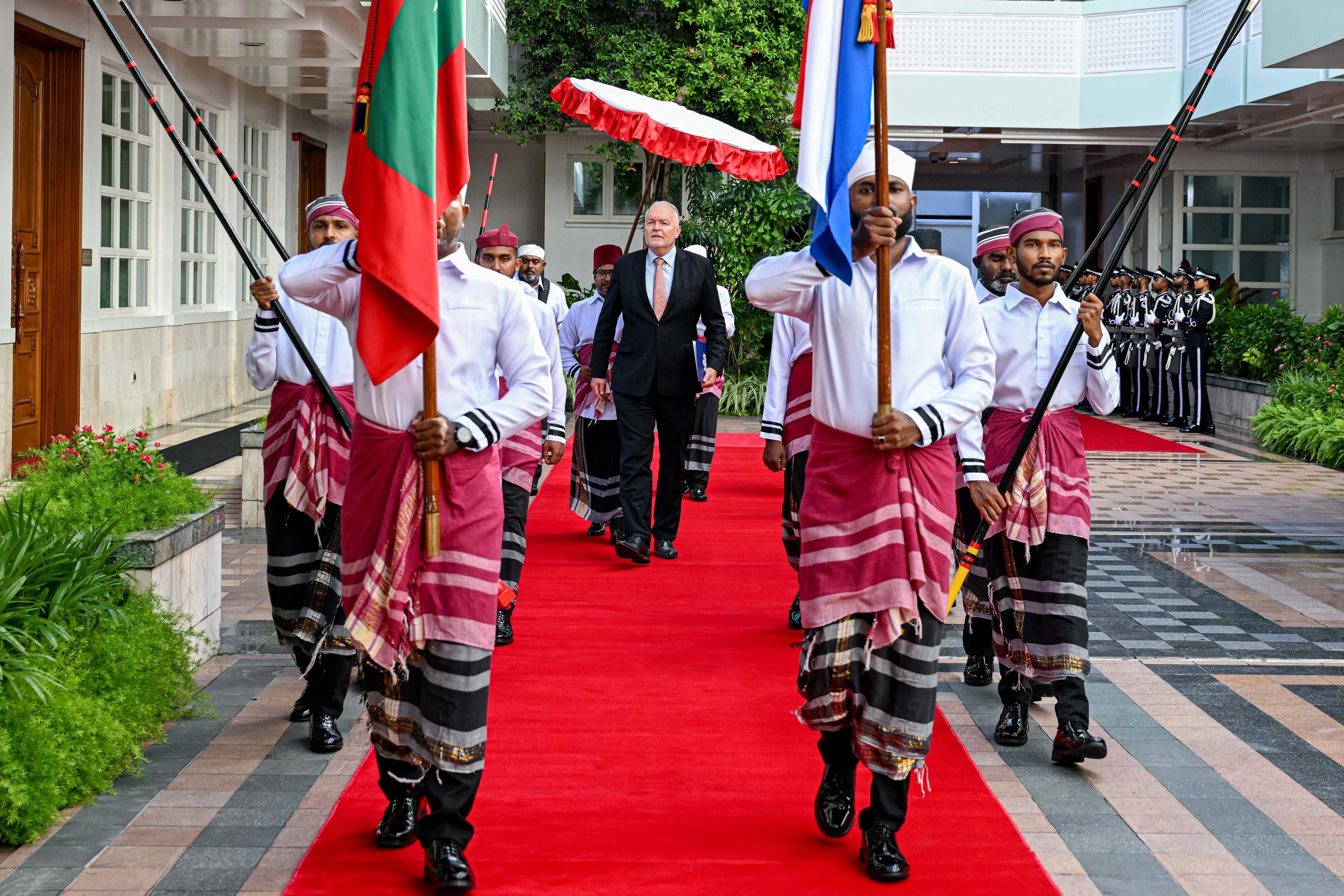 ނެދަލޭންޑްސްއިން ރާއްޖެއަށް ކަނޑައެޅުއްވި އައު ސަފީރު، ރައީސް ފަތްކޮޅު އަރުވައިފި