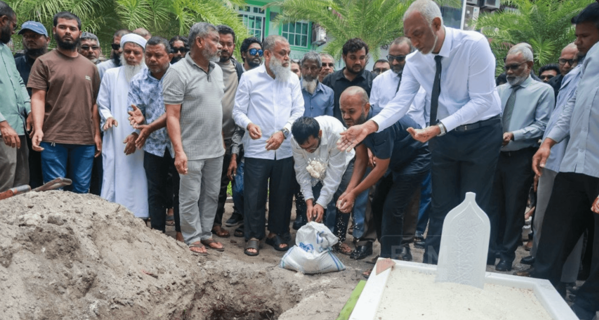 ފަޟީލަތުއްޝައިޚް އިސްމާޢީލު މުޙައްމަދުގެ ޖަނާޒާ ބާއްވައިފި