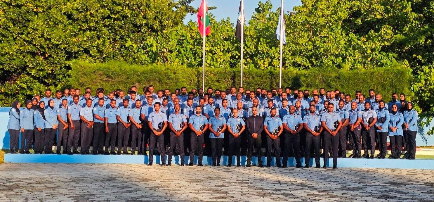 ދިވެހި ފުލުހުންގެ ހިދުމަތުގެ ތާރީހުގައި ހިންގޭ ފުރަތަމަ “ބްލޫސް ރީ-ޓްރެއިނިންގ” ޕްރޮގްރާމް ފަށައިފި