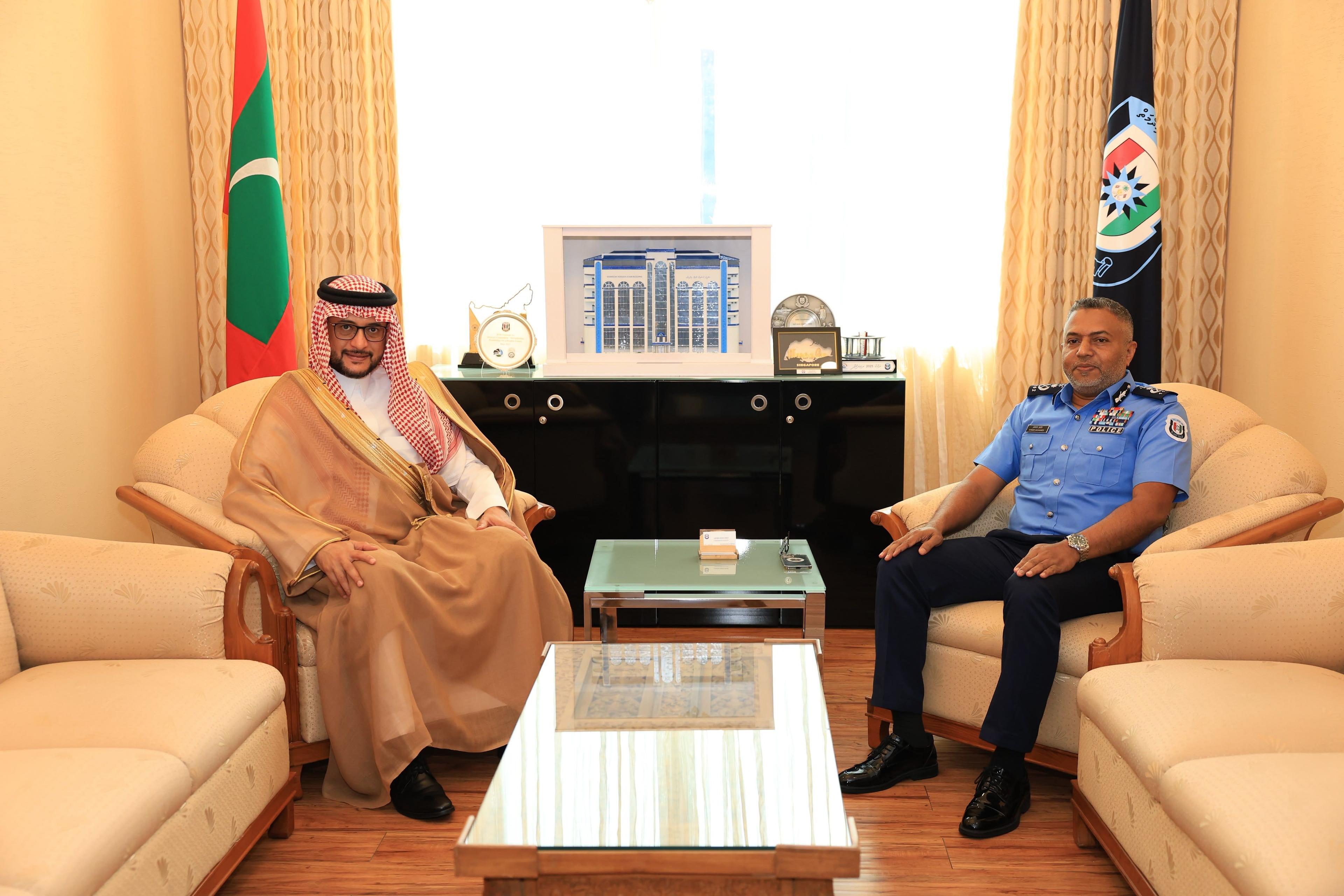 ކިންގް ފަހުދު ސެކިއުރިޓީ ކޮލެޖާ ގުޅިގެން ދިވެހި ފުލުހުންނަށް ތަމްރީނު ހޯދަން މަޝްވަރާކޮށްފި