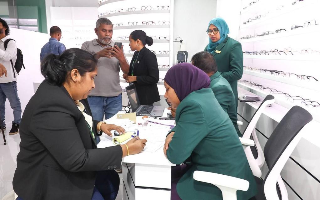 "އެމްސީޖީއެޗް އޮޕްޓިކަލްސް" ފިހާރަތަކުން 23،000 އައިނު ދޫކޮށްފި