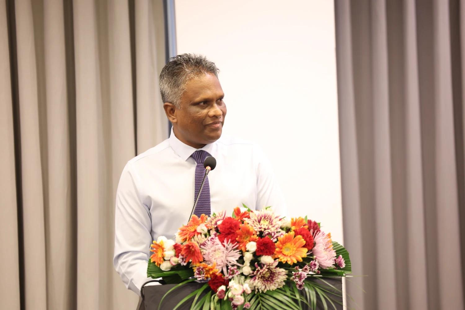 އެންމެ އާދައިގެ މީހާއަށް އިހްތިރާމް ނުކުރެވޭ ނަމަ އެއީ ލީޑަރެއްގެ ގޮތުން ފެއިލްވުން: މޭޔަރ ޢާޒިމް
